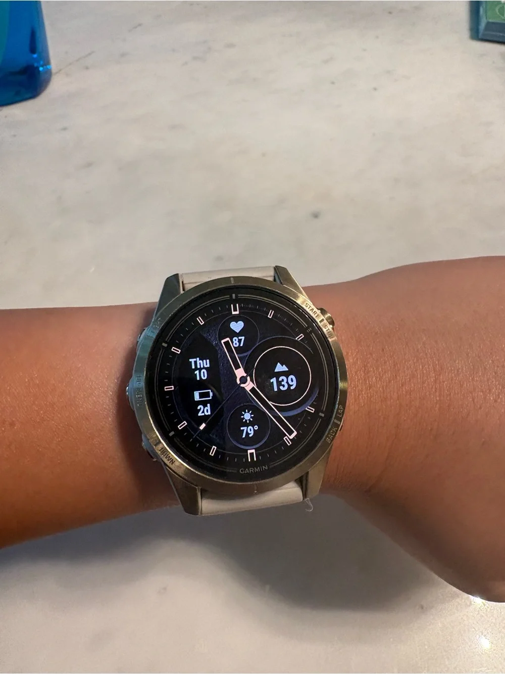 Garmin Epix Pro (Gen 2) 42mm, Soft Gold + Charger